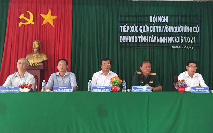 Ứng cử viên đại biểu HĐND tỉnh và huyện/thành phố tiếp xúc cử tri, vận động bầu cử 